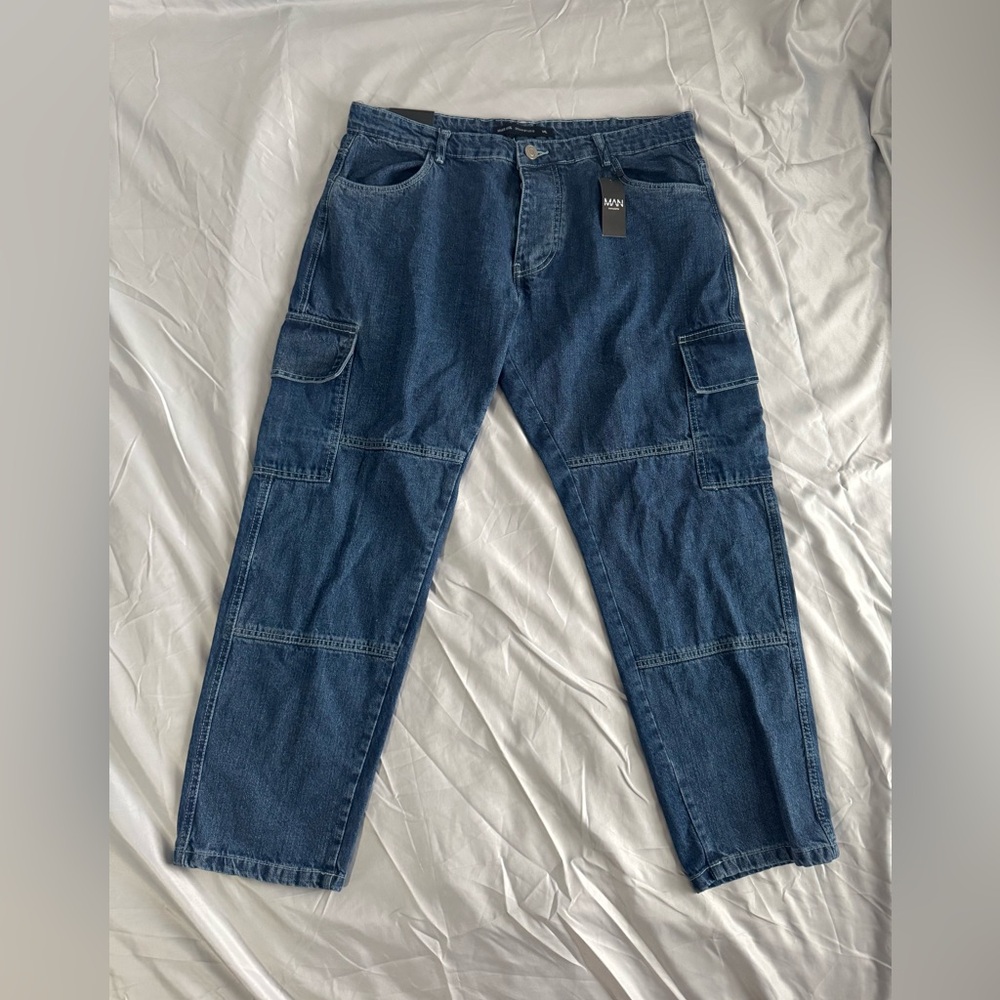 boohoo MAN Relaxed Fit Contrast Stitch Cargo Jeans
